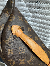 Lade das Bild in den Galerie-Viewer, LOUIS VUITTON BUMBAG

