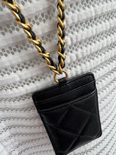 Lade das Bild in den Galerie-Viewer, CHANEL 19 CARDHOLDER
