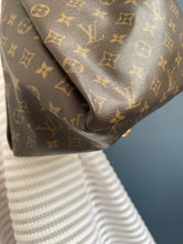 Lade das Bild in den Galerie-Viewer, LOUIS VUITTON ARTSY MM
