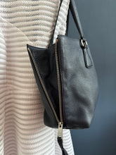 Lade das Bild in den Galerie-Viewer, PRADA SHOPPER
