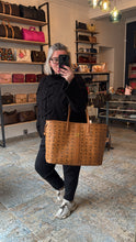 Lade das Bild in den Galerie-Viewer, MCM SHOPPER LARGE
