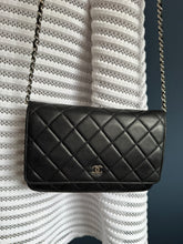 Lade das Bild in den Galerie-Viewer, CHANEL WOC
