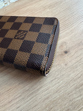 Lade das Bild in den Galerie-Viewer, LOUIS VUITTON CLÉMENCE GELDBÖRSE

