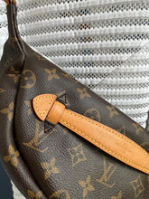 Lade das Bild in den Galerie-Viewer, LOUIS VUITTON BUMBAG
