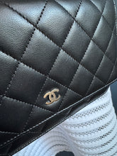 Lade das Bild in den Galerie-Viewer, CHANEL WOC
