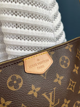 Lade das Bild in den Galerie-Viewer, LOUIS VUITTON POCHETTE
