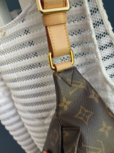 Lade das Bild in den Galerie-Viewer, LOUIS VUITTON BUMBAG
