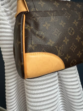 Lade das Bild in den Galerie-Viewer, LOUIS VUITTON BEVERLY MM
