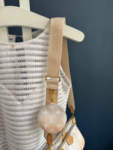 Lade das Bild in den Galerie-Viewer, LOUIS VUITTON MULTI POCHETTE BY THE POOL
