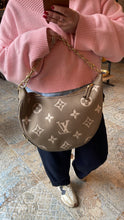 Lade das Bild in den Galerie-Viewer, LOUIS VUITTON LOOP HOBO
