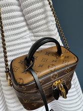 Lade das Bild in den Galerie-Viewer, LOUIS VUITTON VANITY

