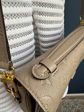 Lade das Bild in den Galerie-Viewer, LOUIS VUITTON MÉTIS EMPREINTE
