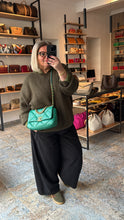 Lade das Bild in den Galerie-Viewer, CHANEL 19 SMALL
