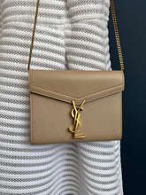 Lade das Bild in den Galerie-Viewer, YSL CASSANDRA
