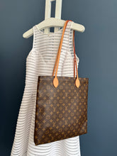 Lade das Bild in den Galerie-Viewer, LOUIS VUITTON CARRY IT
