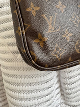 Lade das Bild in den Galerie-Viewer, LOUIS VUITTON POCHETTE
