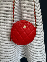 Lade das Bild in den Galerie-Viewer, CHANEL ROUND CLUTCH
