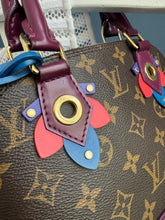 Lade das Bild in den Galerie-Viewer, LOUIS VUITTON ALMA BB LOVE BIRDS

