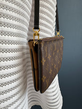 Lade das Bild in den Galerie-Viewer, LOUIS VUITTON DOUBLE ZIP POCHETTE
