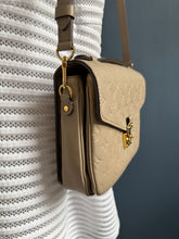 Lade das Bild in den Galerie-Viewer, LOUIS VUITTON MÉTIS EMPREINTE
