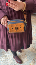 Lade das Bild in den Galerie-Viewer, MCM CROSSBODY BAG
