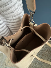 Lade das Bild in den Galerie-Viewer, LOUIS VUITTON NÉONOÉ BB EPI
