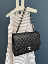 Lade das Bild in den Galerie-Viewer, CHANEL DOUBLE FLAP MAXI
