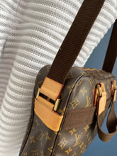 Lade das Bild in den Galerie-Viewer, LOUIS VUITTON SAC BOSPHORE

