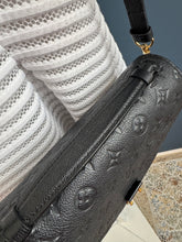 Lade das Bild in den Galerie-Viewer, LOUIS VUITTON MÉTIS EMPREINTE
