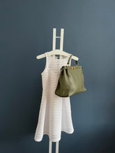Lade das Bild in den Galerie-Viewer, FENDI PEEKABOO LARGE
