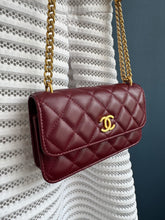 Lade das Bild in den Galerie-Viewer, CHANEL WOC
