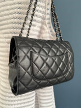 Lade das Bild in den Galerie-Viewer, CHANEL CLASSIC FLAP SMALL / BEUTEL
