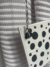 Lade das Bild in den Galerie-Viewer, LOUIS VUITTON YAYOI KUSAMA DOTS CLUCHT

