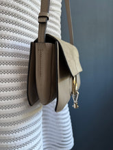 Lade das Bild in den Galerie-Viewer, CHLOÉ FAYE
