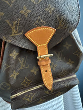 Lade das Bild in den Galerie-Viewer, LOUIS VUITTON MONTSOURIS MM
