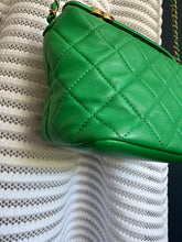 Lade das Bild in den Galerie-Viewer, CHANEL 19 HOBO BAG
