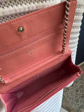 Lade das Bild in den Galerie-Viewer, CHANEL WOC
