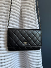 Lade das Bild in den Galerie-Viewer, CHANEL WOC
