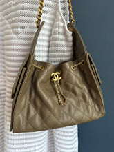 Lade das Bild in den Galerie-Viewer, CHANEL 25 SMALL

