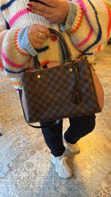 Lade das Bild in den Galerie-Viewer, LOUIS VUITTON BRITTANY
