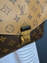 Lade das Bild in den Galerie-Viewer, LOUIS VUITTON MÉTIS REVERSE
