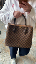 Lade das Bild in den Galerie-Viewer, LOUIS VUITTON KENSINGTON
