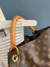 Lade das Bild in den Galerie-Viewer, LOUIS VUITTON ARTSY GM
