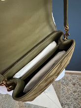 Lade das Bild in den Galerie-Viewer, YSL LOULOU TOY
