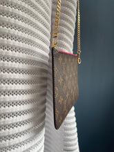 Lade das Bild in den Galerie-Viewer, LOUIS VUITTON CLUTCH
