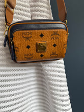 Lade das Bild in den Galerie-Viewer, MCM CROSSBODY BAG
