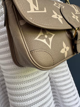 Lade das Bild in den Galerie-Viewer, LOUIS VUITTON DIANE BICOLOR EMPREINTE
