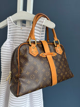 Lade das Bild in den Galerie-Viewer, LOUIS VUITTON MANHATTAN
