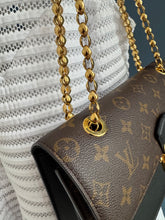 Lade das Bild in den Galerie-Viewer, LOUIS VUITTON VICTOIRE
