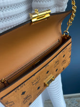 Lade das Bild in den Galerie-Viewer, MCM MILLIE
